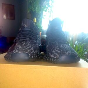 Adidas, Yeezy 350 Boost. Dark Salt's